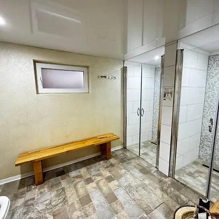 דירה Luxus 5 Schlafzimmern Sauna Privater Pool Grosser Garten