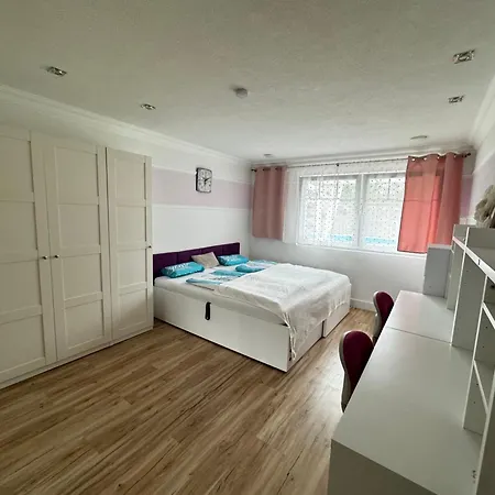 דירה Luxus 5 Schlafzimmern Sauna Privater Pool Grosser Garten Ebersbach an der Fils